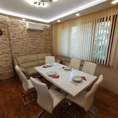 Апартамент Лукс Царевец-Център Appartement *